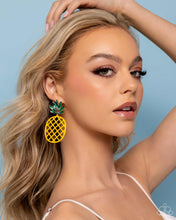 Load image into Gallery viewer, Pineapple Passion - Yellow earring E013
