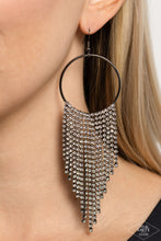 Load image into Gallery viewer, Streamlined Shimmer - Black earring BLACK DIAMOND EXCLUSIVE E017
