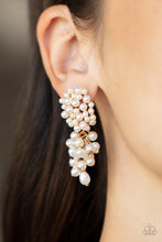 Load image into Gallery viewer, Fabulously Flattering - Gold post earring B082
